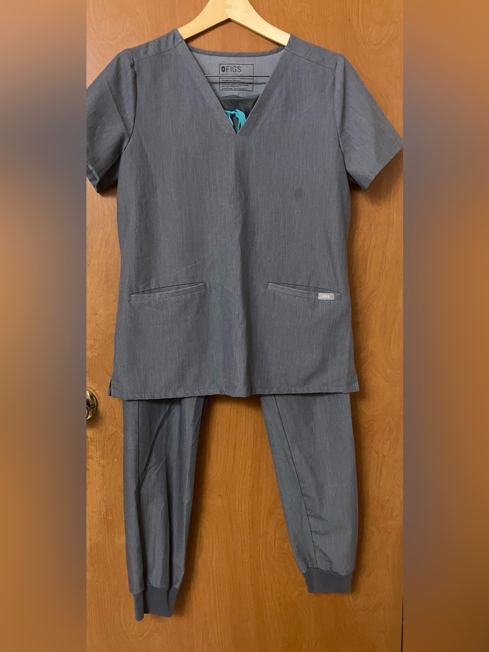 FIGS Technical Collection Women's Gray Casma Scrub Set Size M Top MT Pants